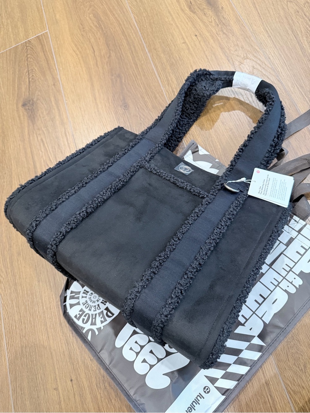 Lululemon Boxy Tote Bag 10L Faux Shearling Trims color black New with tag